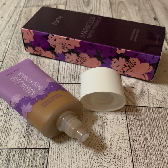 Tarts Maracuja Tinted Hydrator Moisturizer 425 Tan Sand - Picture 2 of 5